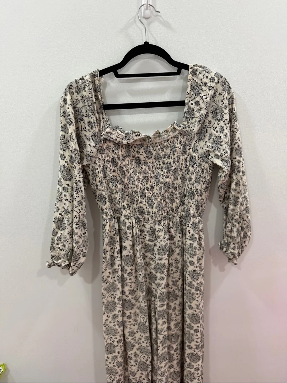 AMERICAN EAGLE WOMEN BEIGE FLORAL SMOCKED PUFF-SLEEVE JUMPSUIT - Picture 13 of 13